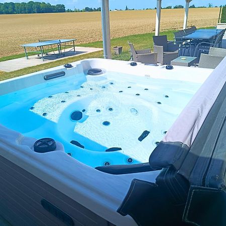 Bed and Breakfast Le Domaine des Hirondelles Champcenest Esterno foto