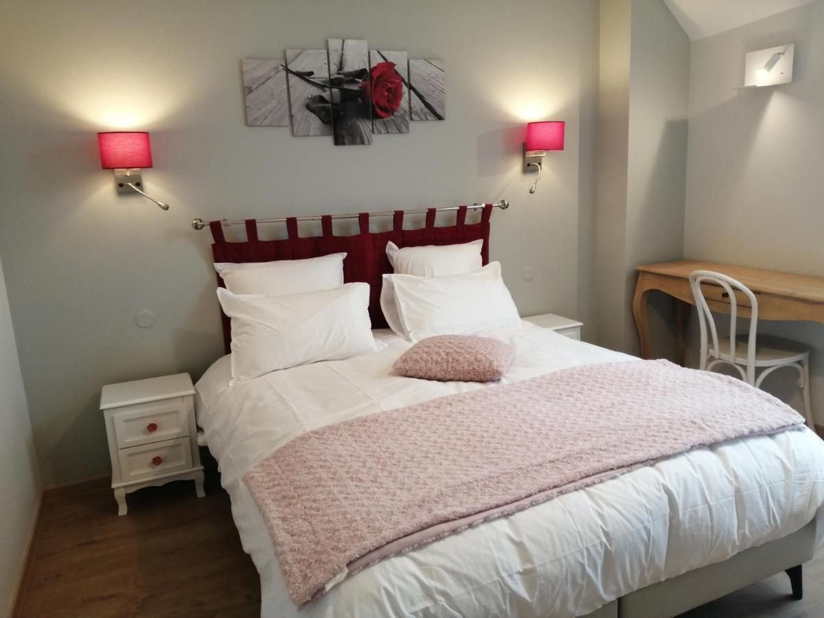 Bed and Breakfast Le Domaine des Hirondelles Champcenest Esterno foto