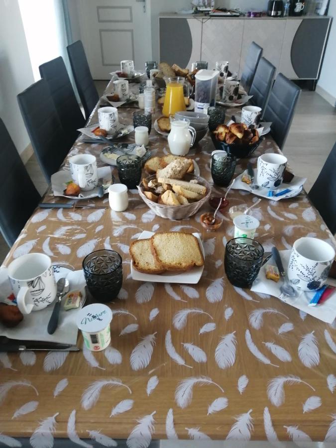 Bed and Breakfast Le Domaine des Hirondelles Champcenest Esterno foto