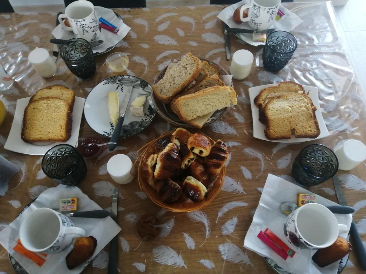 Bed and Breakfast Le Domaine des Hirondelles Champcenest Esterno foto