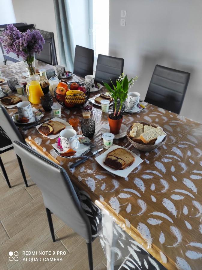 Bed and Breakfast Le Domaine des Hirondelles Champcenest Esterno foto