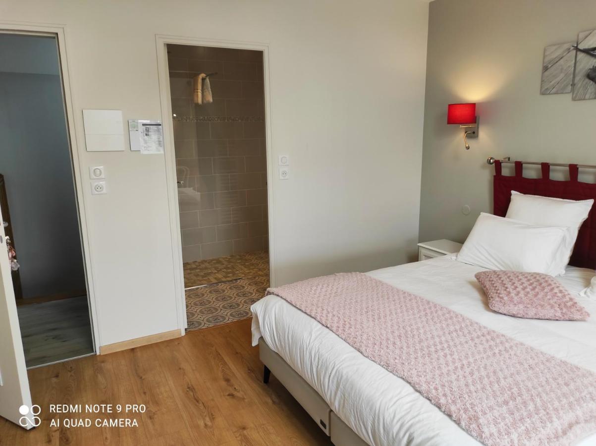 Bed and Breakfast Le Domaine des Hirondelles Champcenest Esterno foto