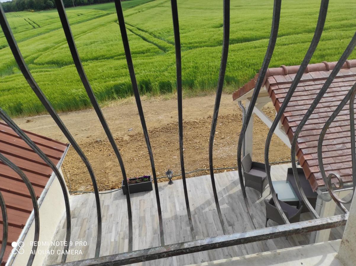 Bed and Breakfast Le Domaine des Hirondelles Champcenest Esterno foto