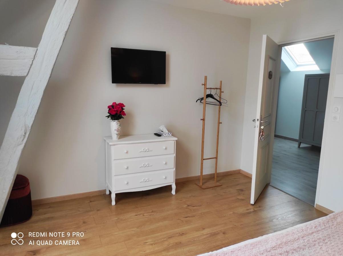 Bed and Breakfast Le Domaine des Hirondelles Champcenest Esterno foto