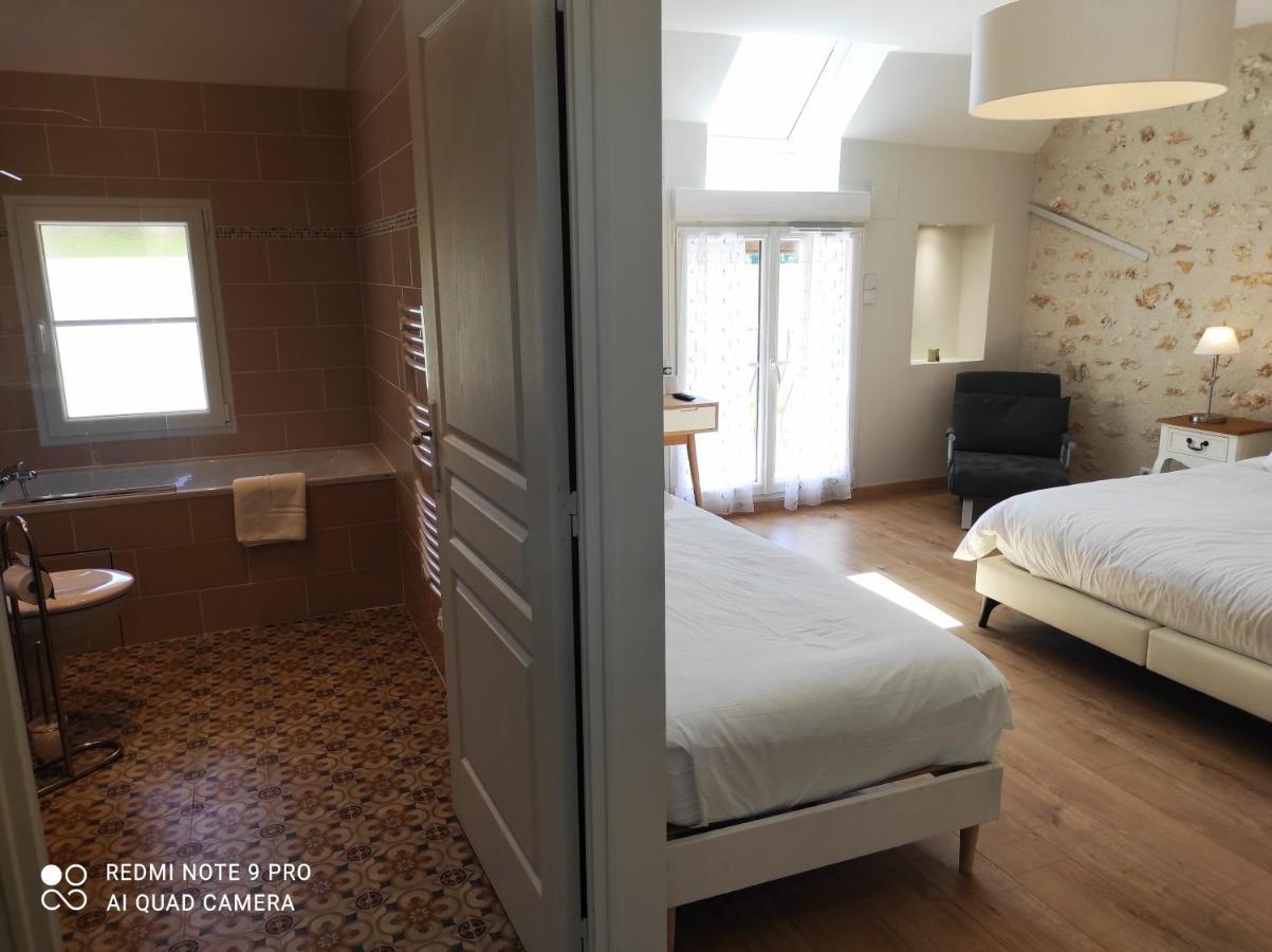 Bed and Breakfast Le Domaine des Hirondelles Champcenest Esterno foto