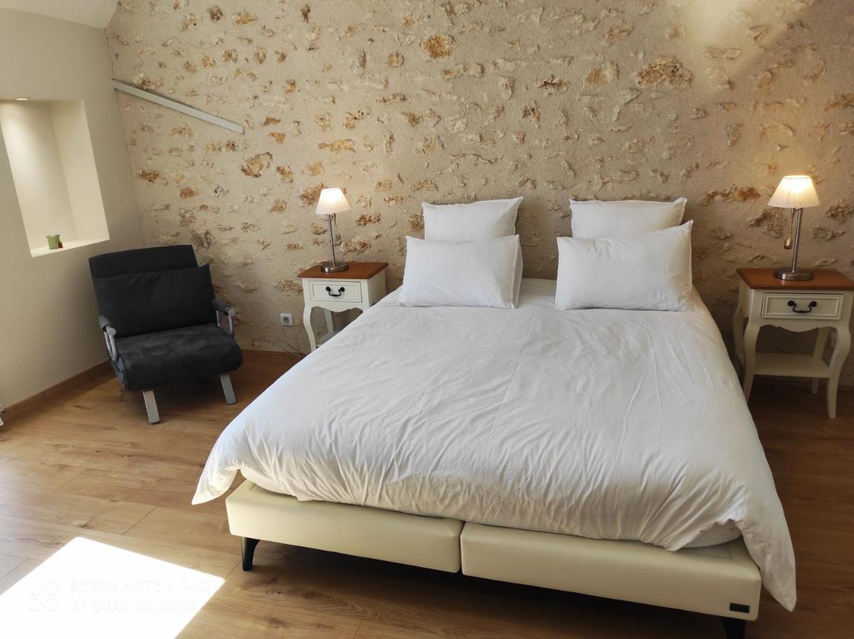 Bed and Breakfast Le Domaine des Hirondelles Champcenest Esterno foto