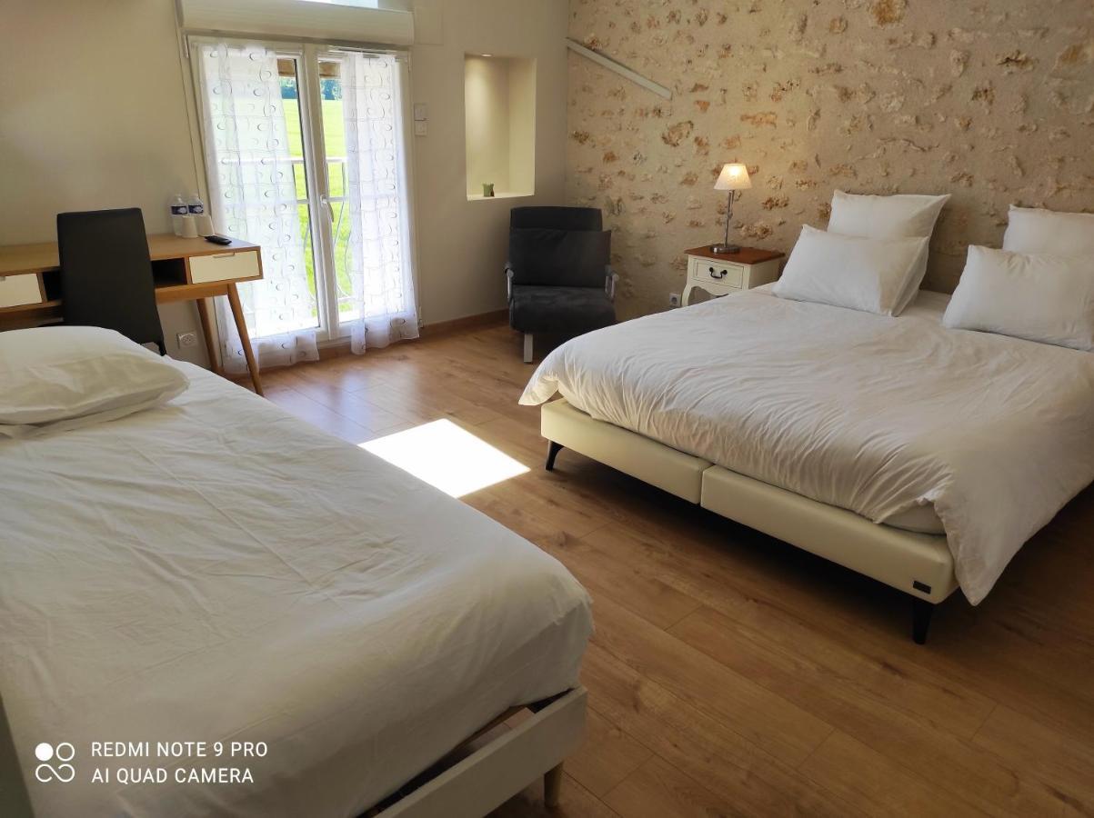 Bed and Breakfast Le Domaine des Hirondelles Champcenest Esterno foto