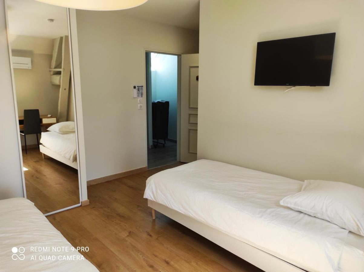 Bed and Breakfast Le Domaine des Hirondelles Champcenest Esterno foto