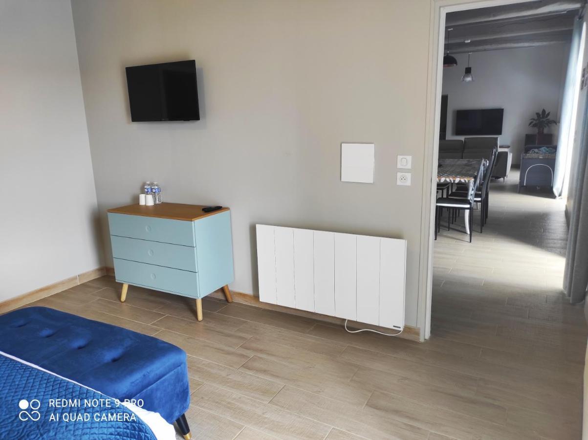 Bed and Breakfast Le Domaine des Hirondelles Champcenest Esterno foto