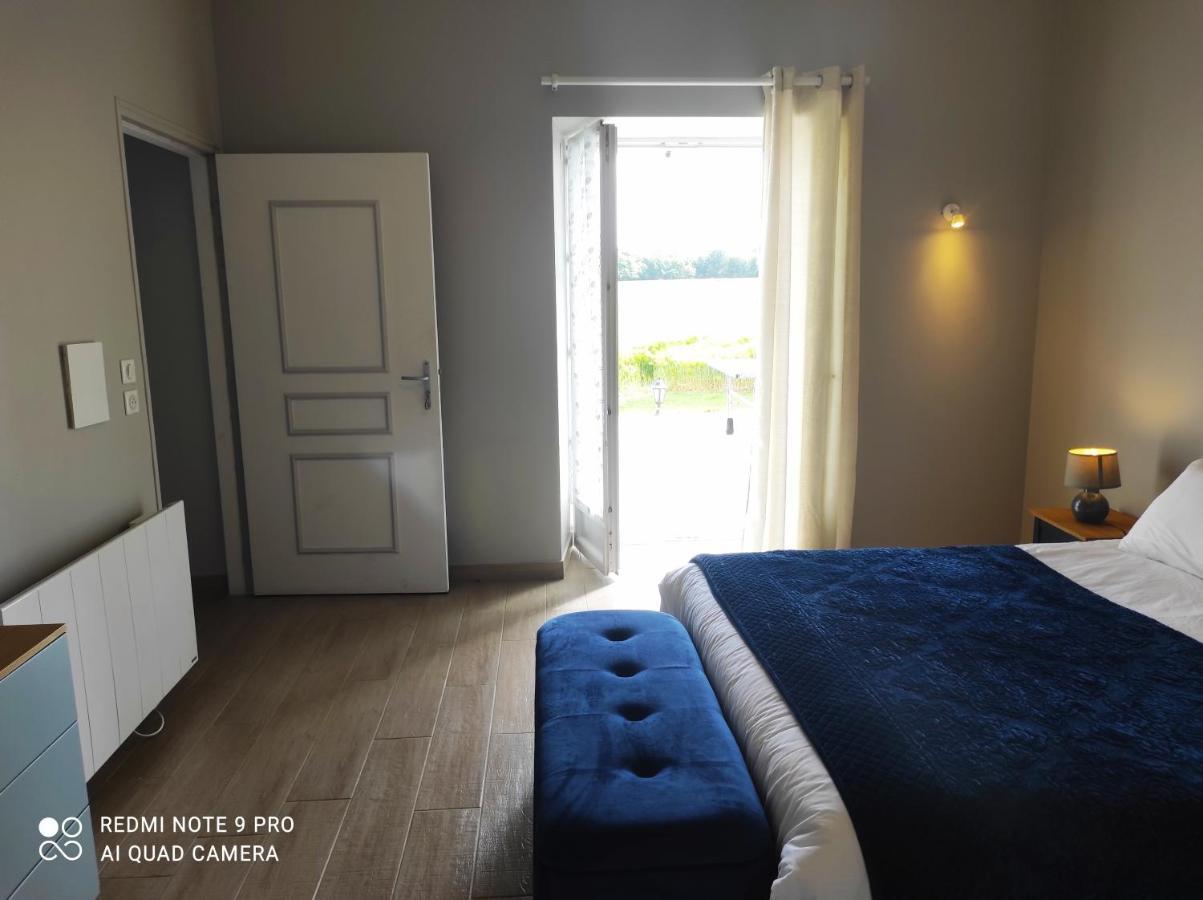 Bed and Breakfast Le Domaine des Hirondelles Champcenest Esterno foto