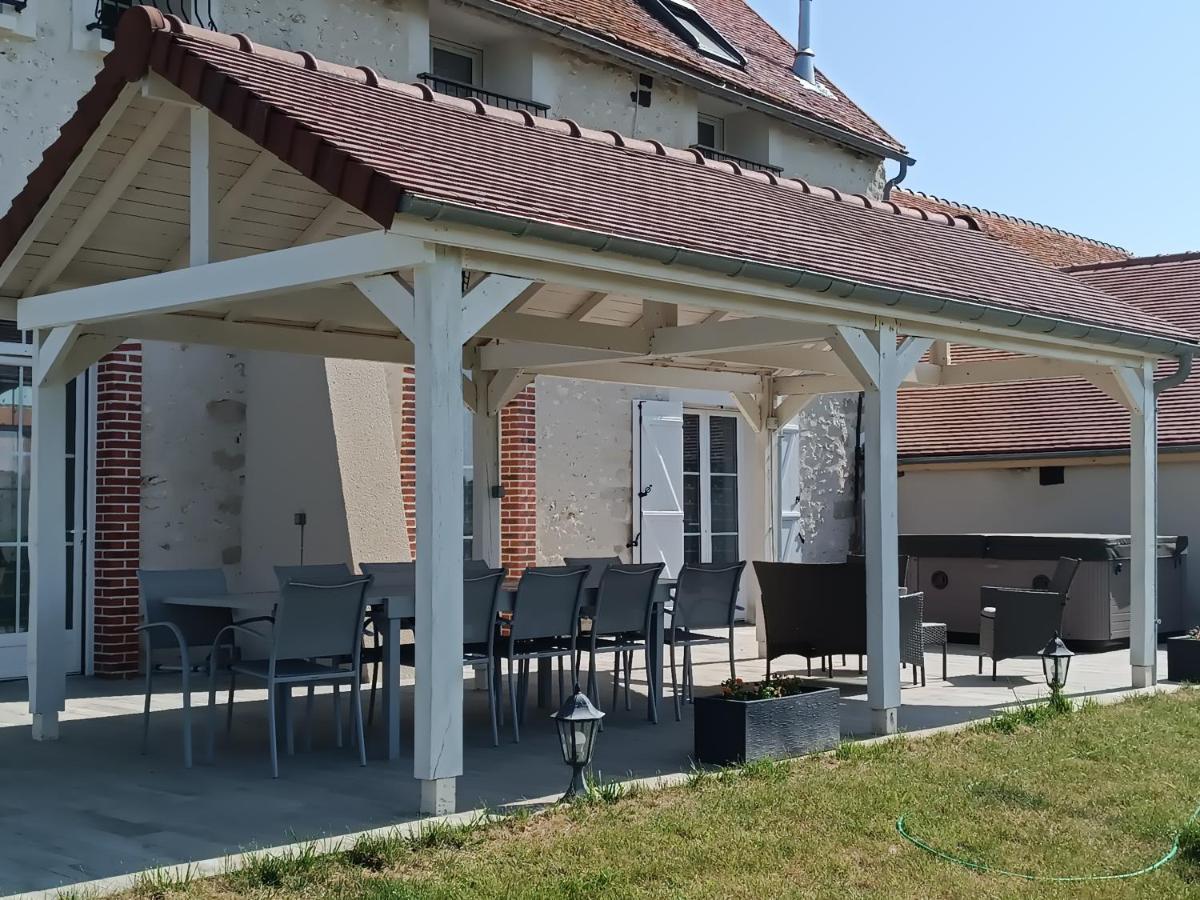 Bed and Breakfast Le Domaine des Hirondelles Champcenest Esterno foto
