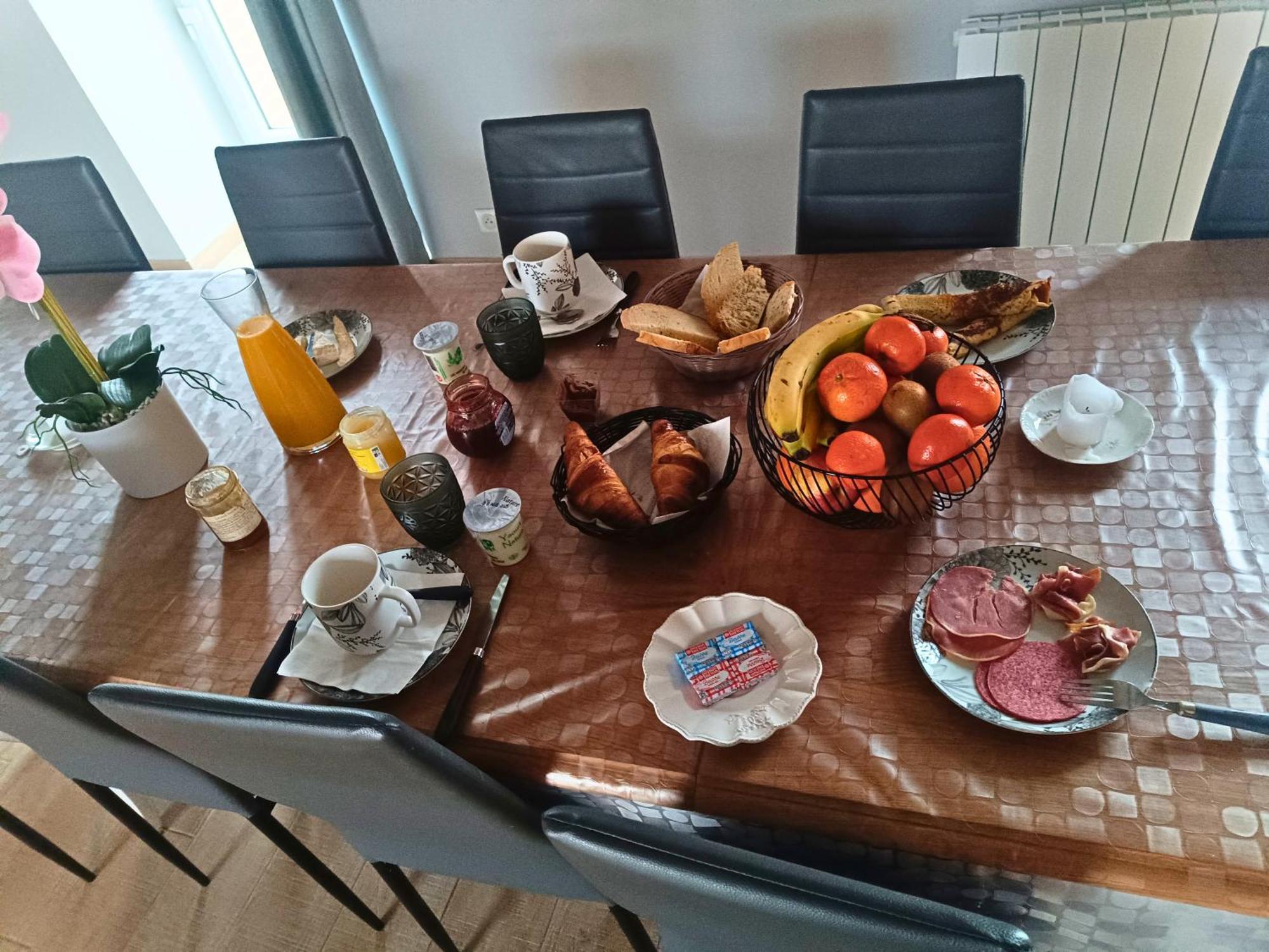 Bed and Breakfast Le Domaine des Hirondelles Champcenest Esterno foto