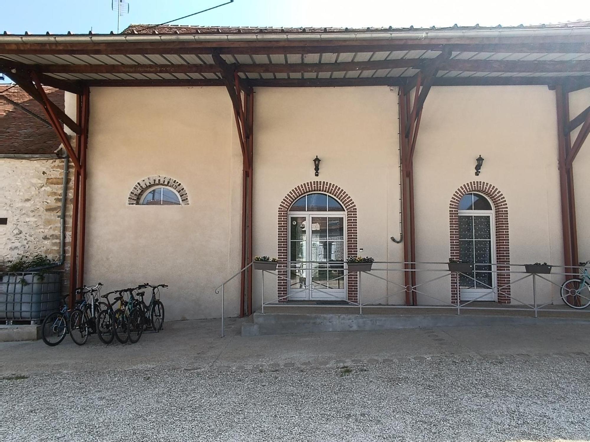 Bed and Breakfast Le Domaine des Hirondelles Champcenest Esterno foto