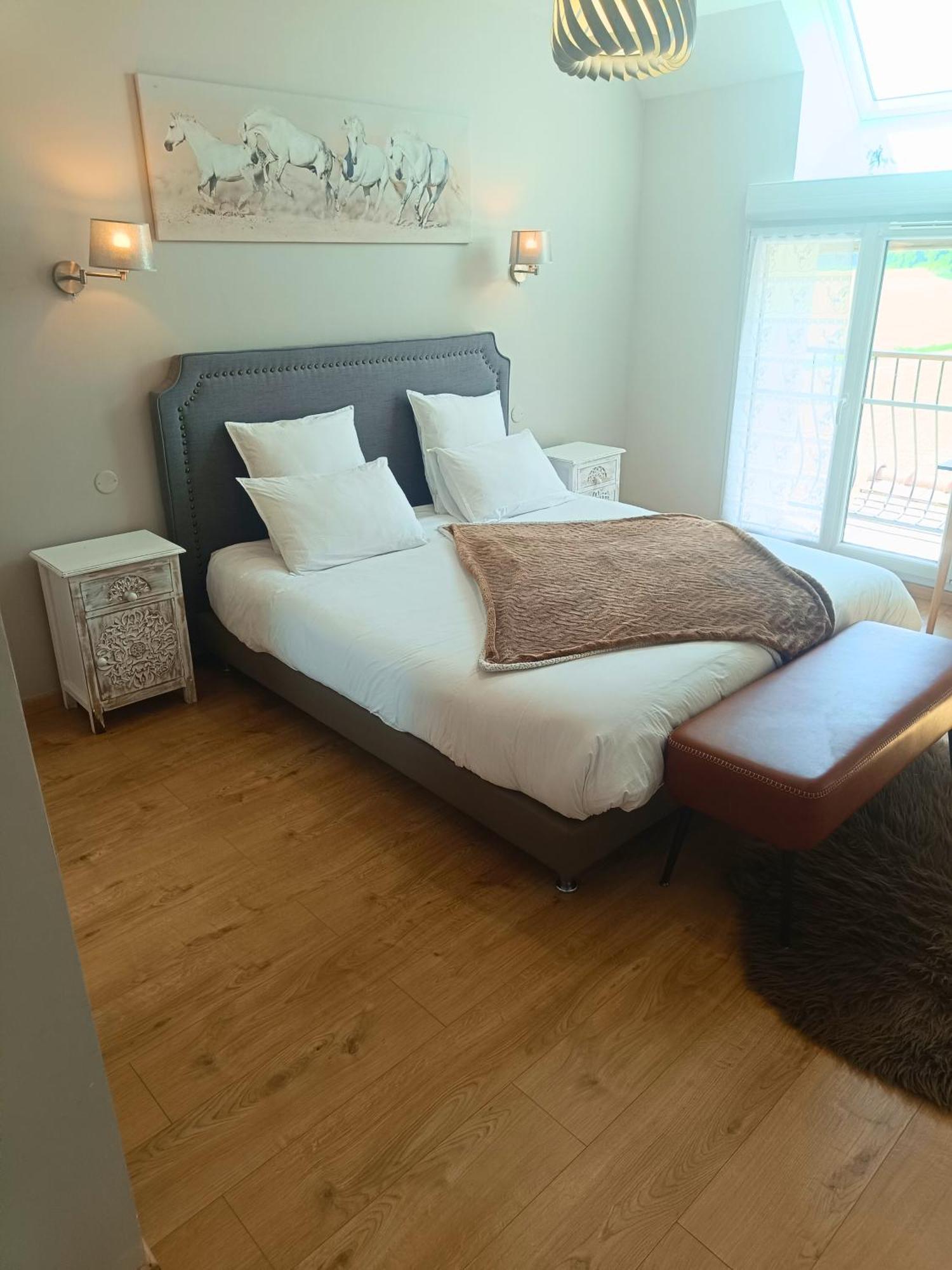 Bed and Breakfast Le Domaine des Hirondelles Champcenest Esterno foto