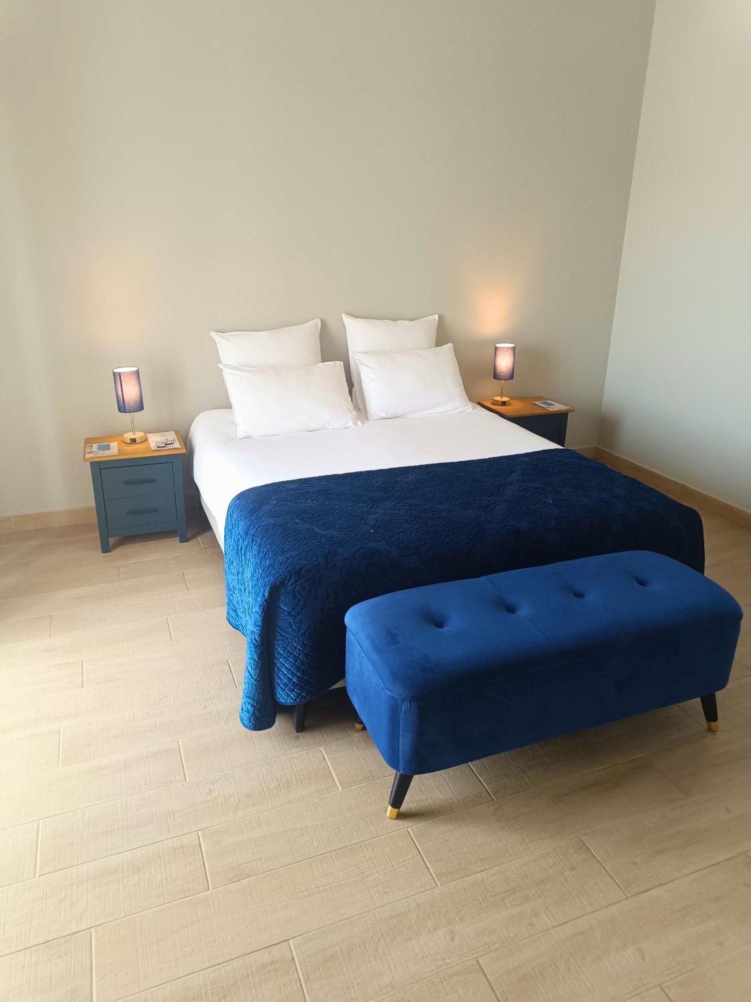 Bed and Breakfast Le Domaine des Hirondelles Champcenest Esterno foto