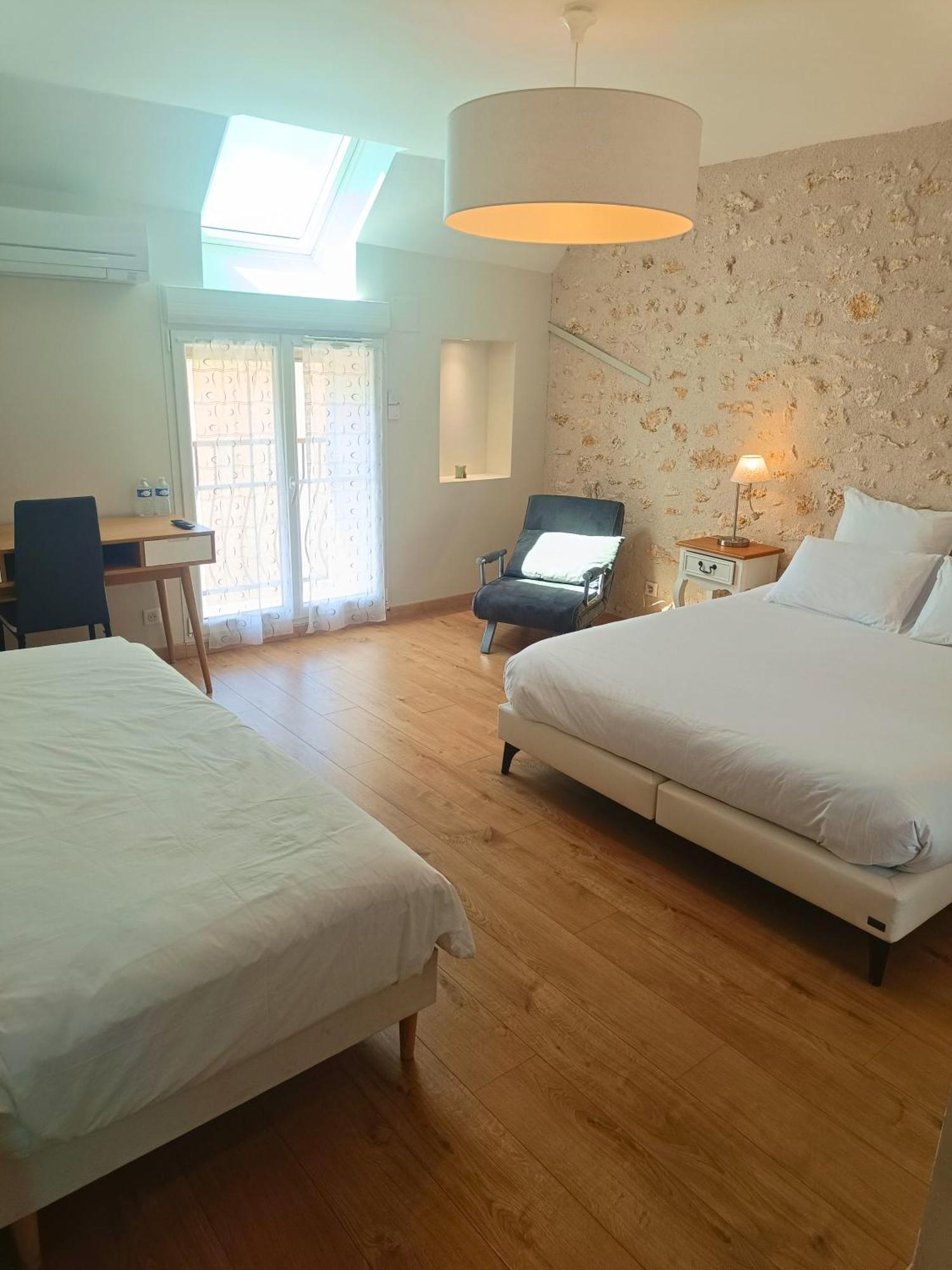 Bed and Breakfast Le Domaine des Hirondelles Champcenest Esterno foto