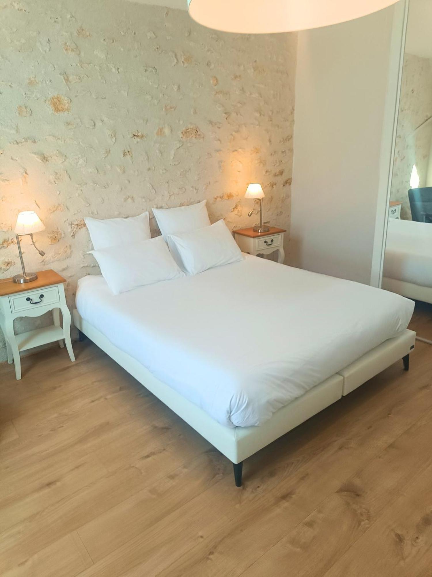 Bed and Breakfast Le Domaine des Hirondelles Champcenest Esterno foto