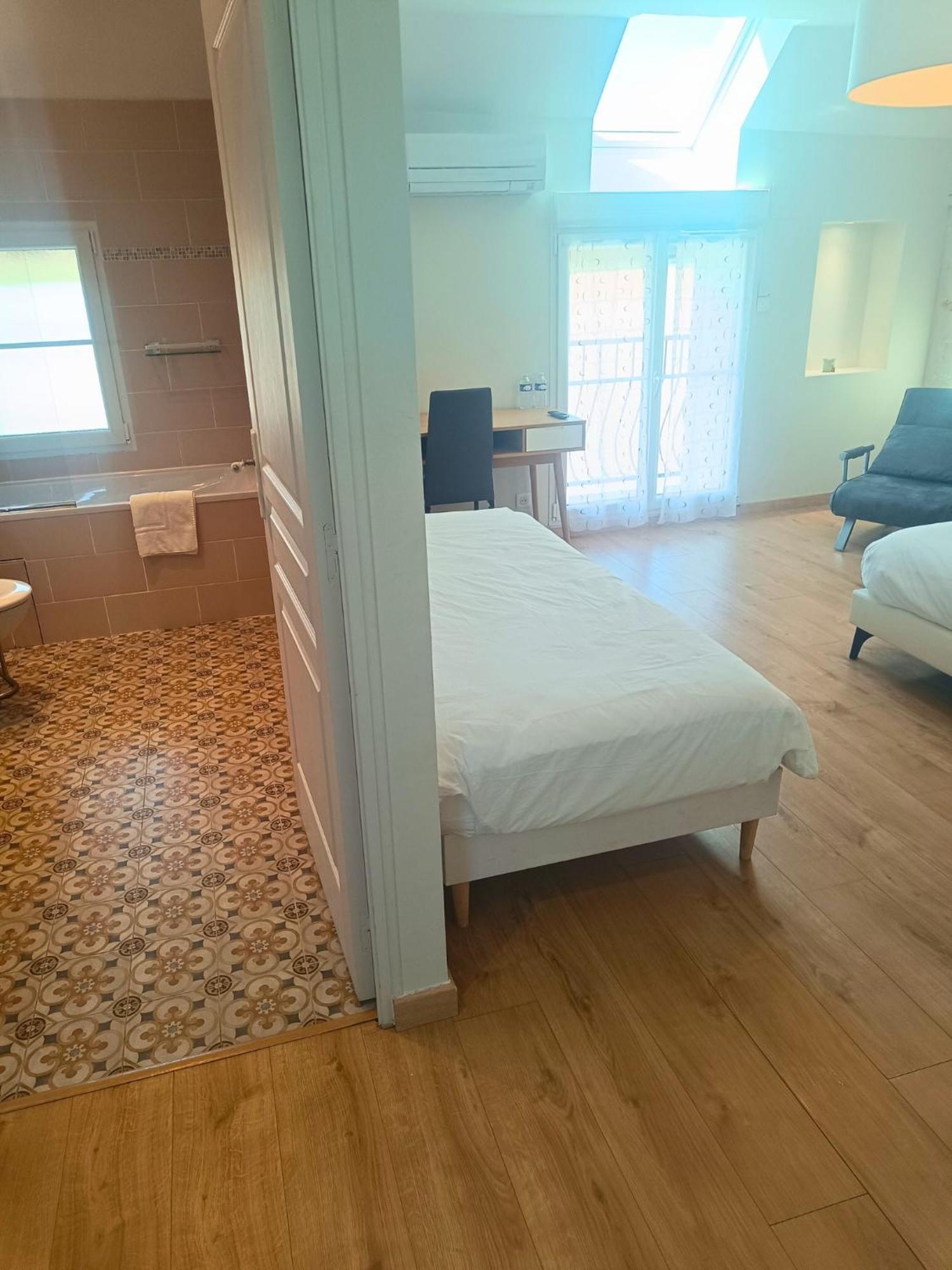 Bed and Breakfast Le Domaine des Hirondelles Champcenest Camera foto